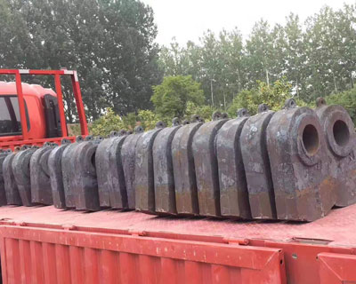 破碎機(jī)耐磨件裝車(chē)待發(fā)貨